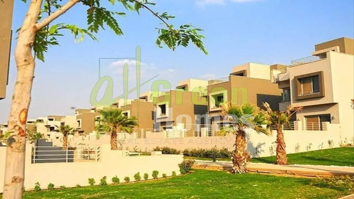 شقة فاخرة بمساحة 300 متر مع شرفة وحديقة خاصة