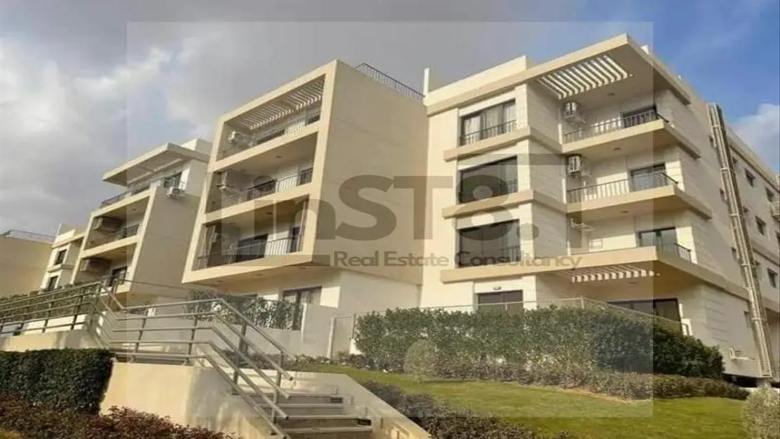 فيلا فاخرة للإيجار بمساحة واسعة في ST81
