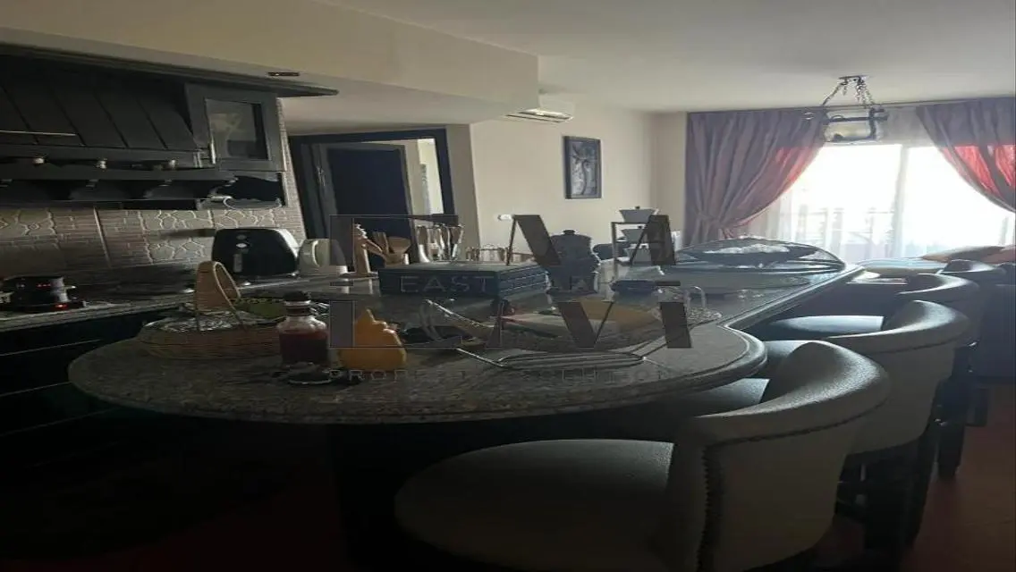 شقة رائعة للبيع في قلب المدينة بسعر مغري