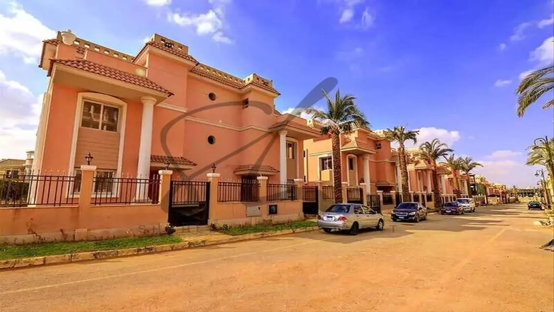 Luxury Ready-to-Move Apartment Spanning 291 Square Meters in Prime Location