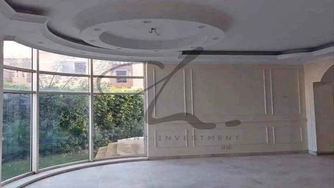 Luxury Ready-to-Move Apartment Spanning 291 Square Meters in Prime Location