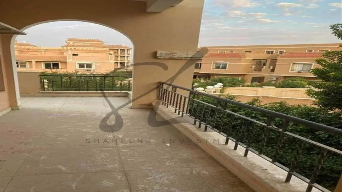 Luxury Ready-to-Move Apartment Spanning 291 Square Meters in Prime Location