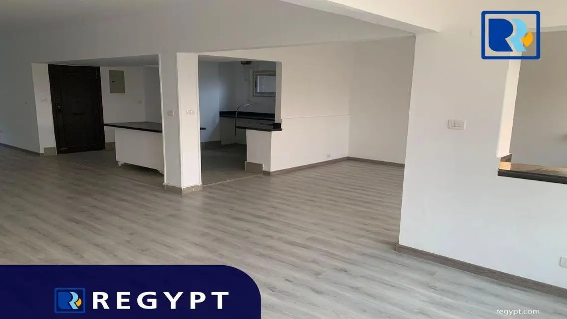 شقة فاخرة بمساحة واسعة للإيجار في منطقة حيوية