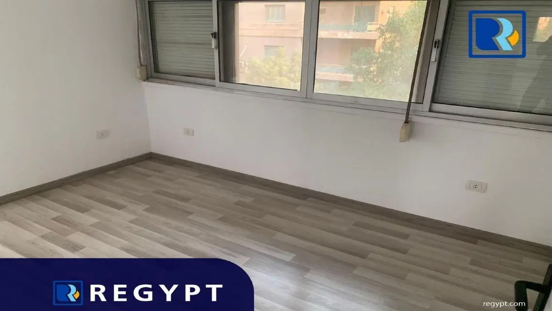 شقة فاخرة بمساحة واسعة للإيجار في منطقة حيوية