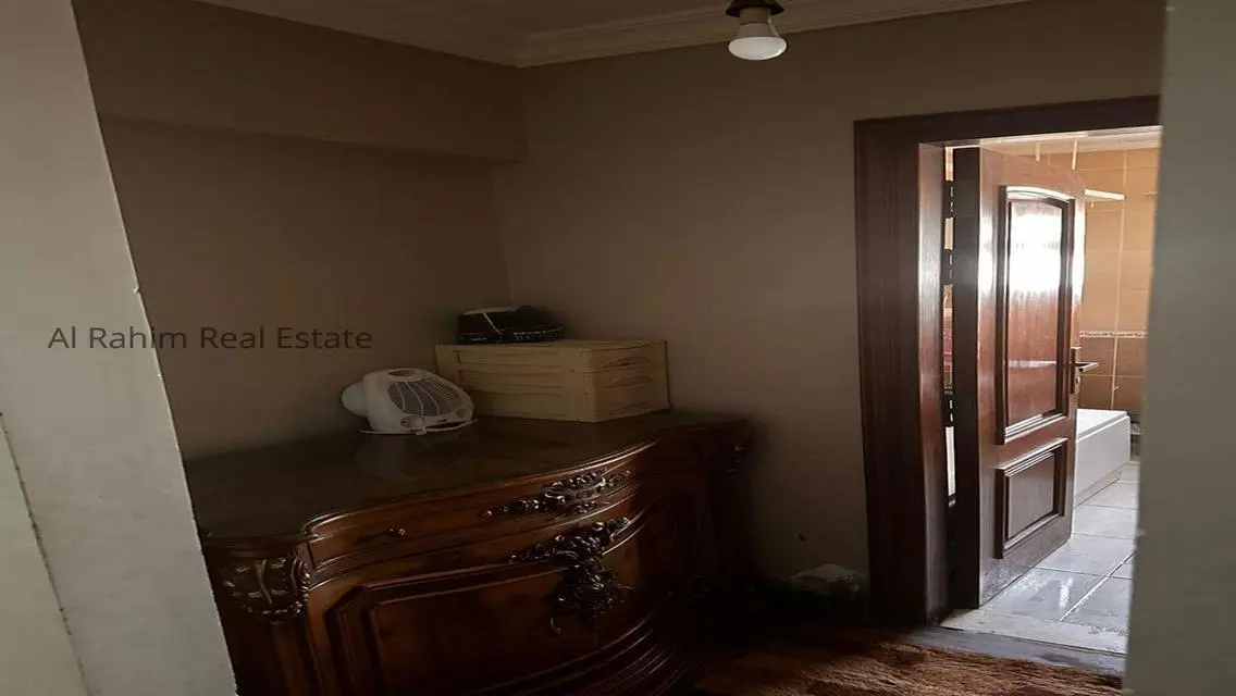 شقة فاخرة للبيع بمساحة 300 متر