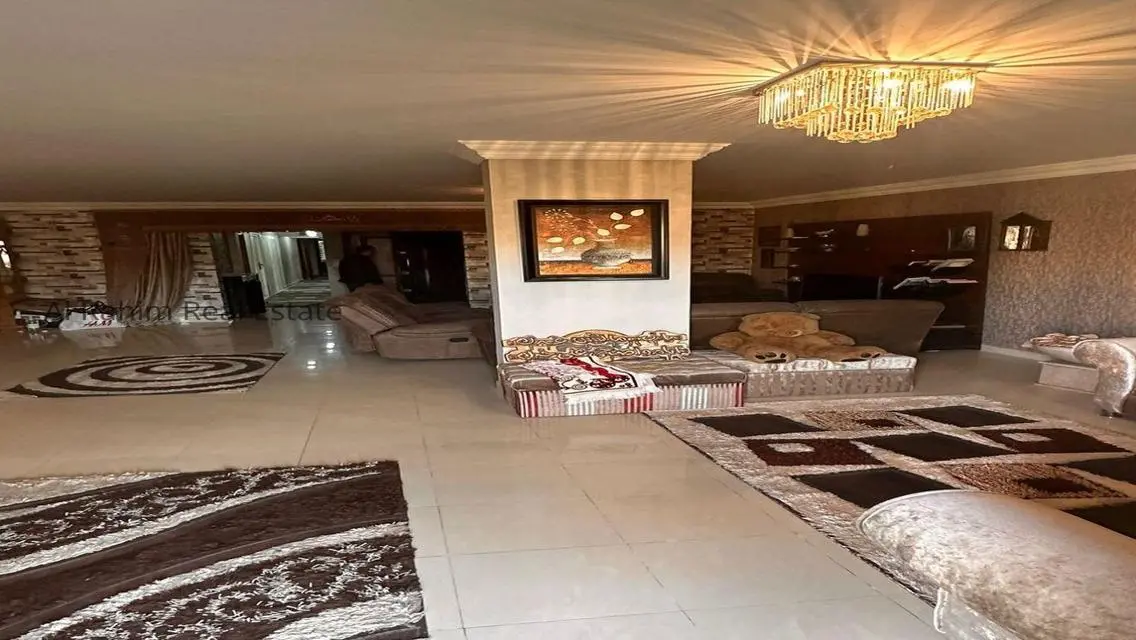 شقة فاخرة للبيع بمساحة 300 متر