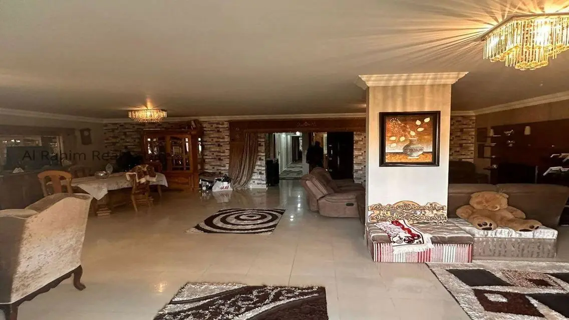 شقة فاخرة للبيع بمساحة 300 متر