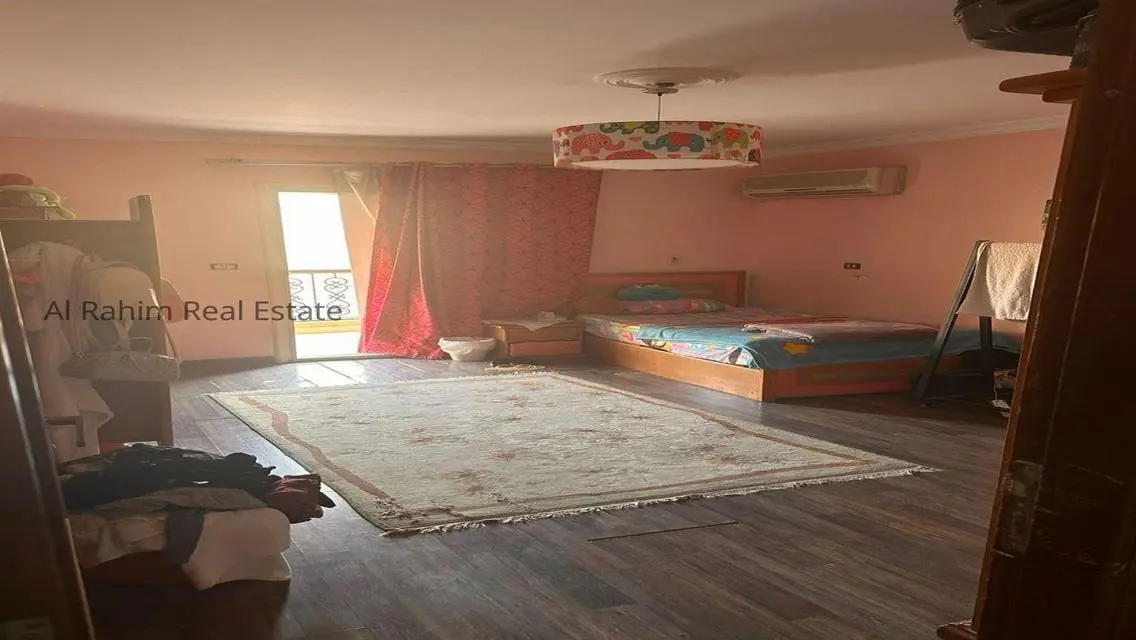 شقة فاخرة للبيع بمساحة 300 متر