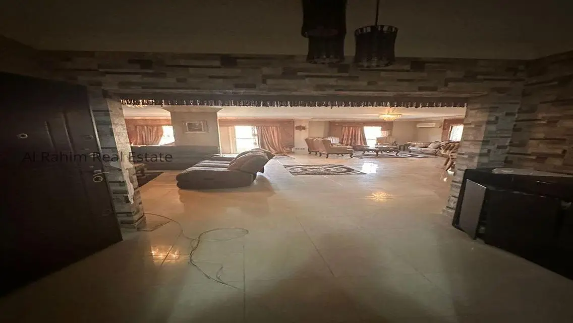 شقة فاخرة للبيع بمساحة 300 متر