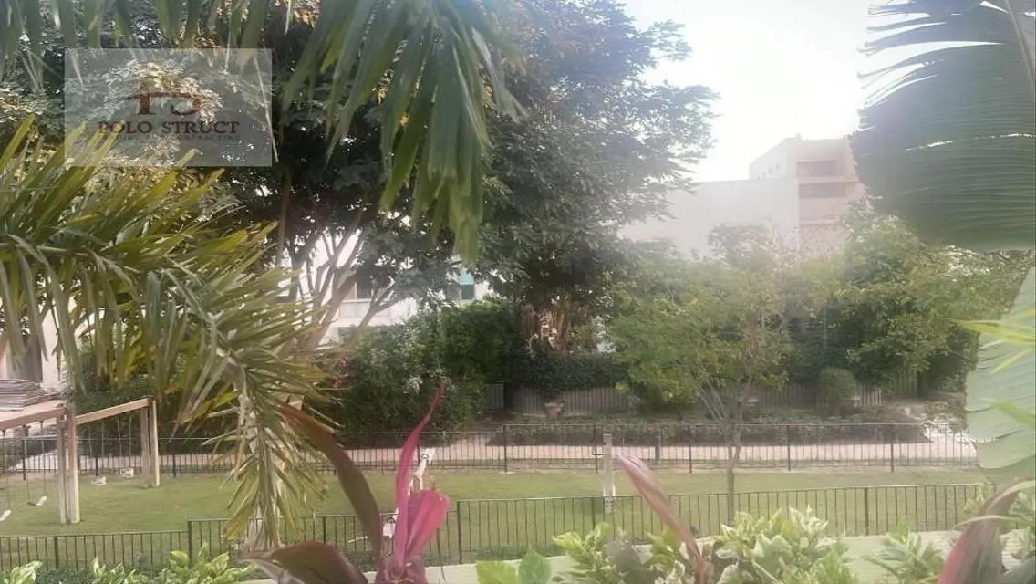 فيلا فاخرة مع حديقة خاصة ومسبح