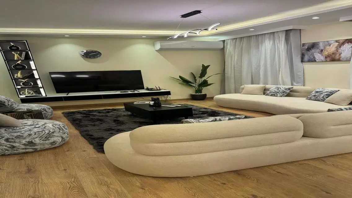 Stunning 191 sqm Apartment with Pool and Luxurious Amenities