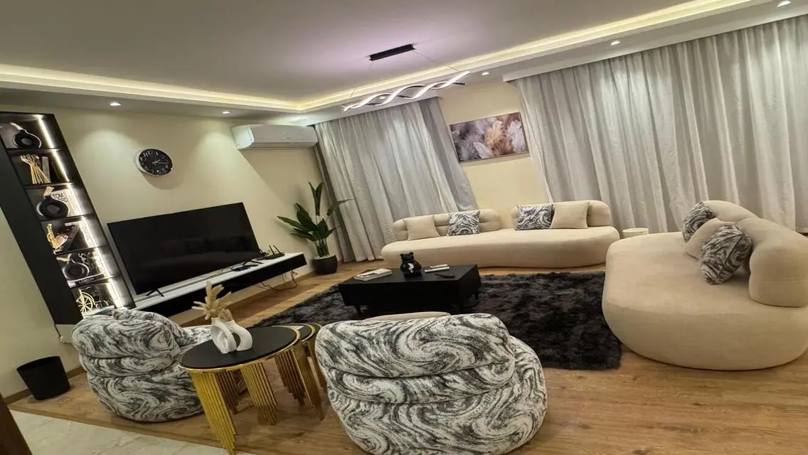 Stunning 191 sqm Apartment with Pool and Luxurious Amenities