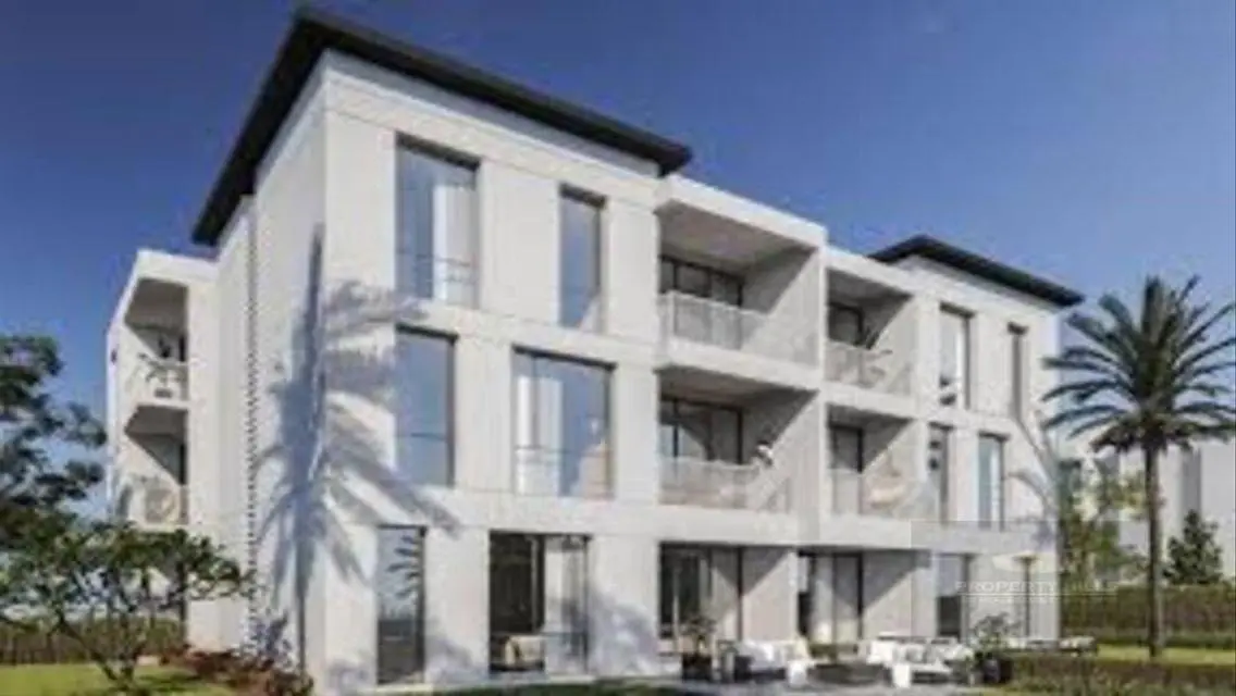 Luxury Apartment with Spacious Lakeside View