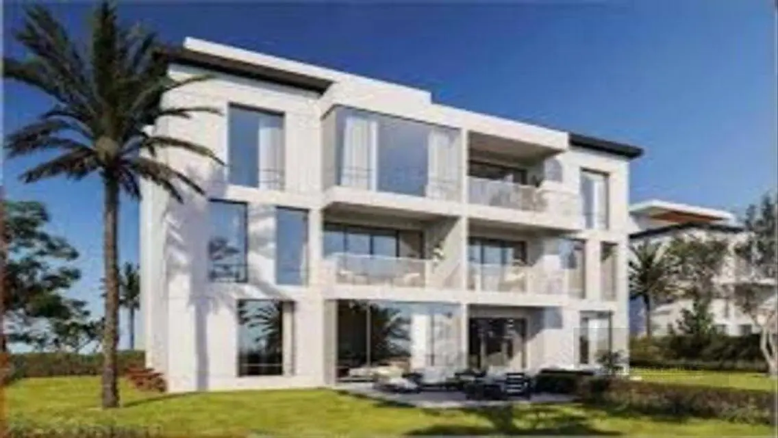 Luxury Apartment with Spacious Lakeside View