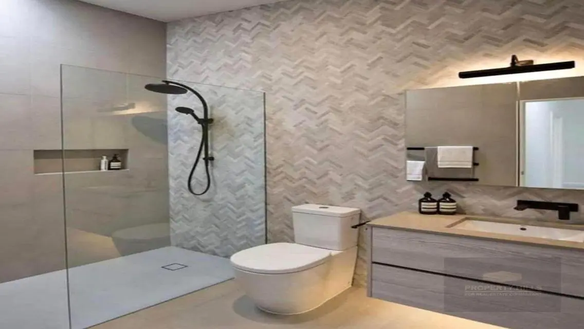 Luxury Villa for Sale with Spacious Living