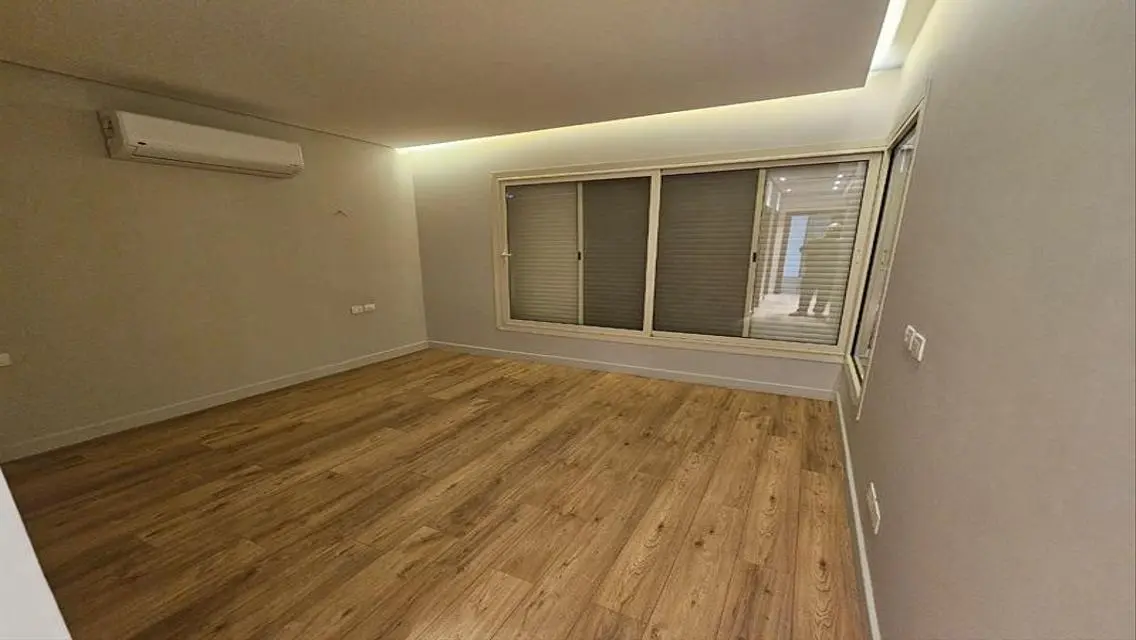 شقة مميزة مع حديقة ومسبح خاص للبيع