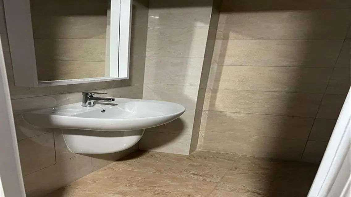 شقة مميزة مع حديقة ومسبح خاص للبيع