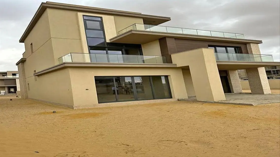 Luxurious Villa with Private Pool and Garden in the Heart of the City