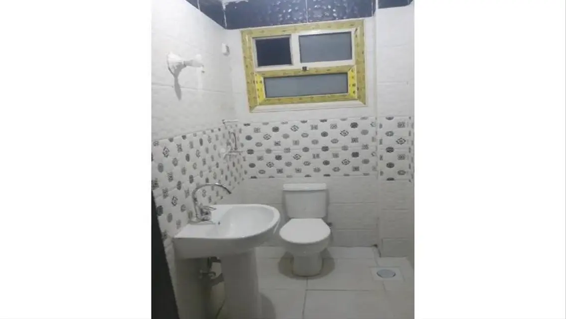 Luxurious 6-Room Apartment for Rent Near Major Landmark