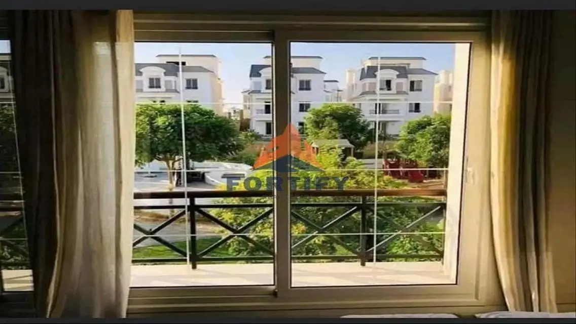 فيلا فاخرة بمساحة شاسعة للبيع في موقع متميز