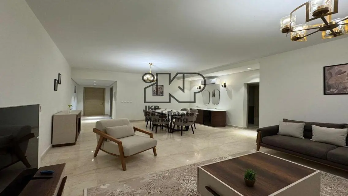 Luxury Apartment for Sale with Main Landmark View