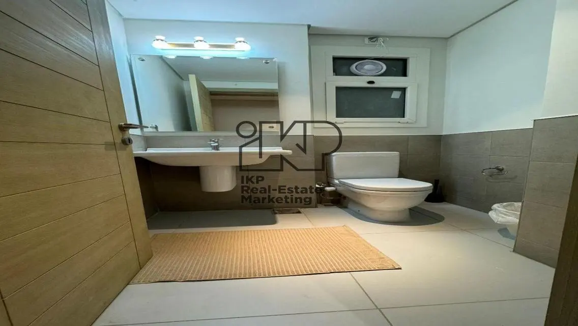 Luxury Apartment for Sale with Main Landmark View
