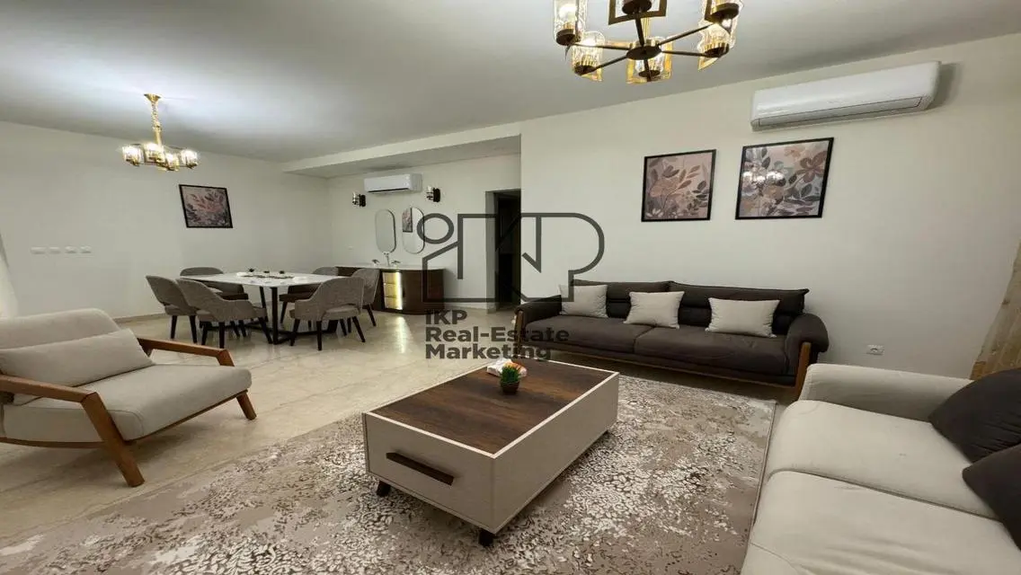 Luxury Apartment for Sale with Main Landmark View