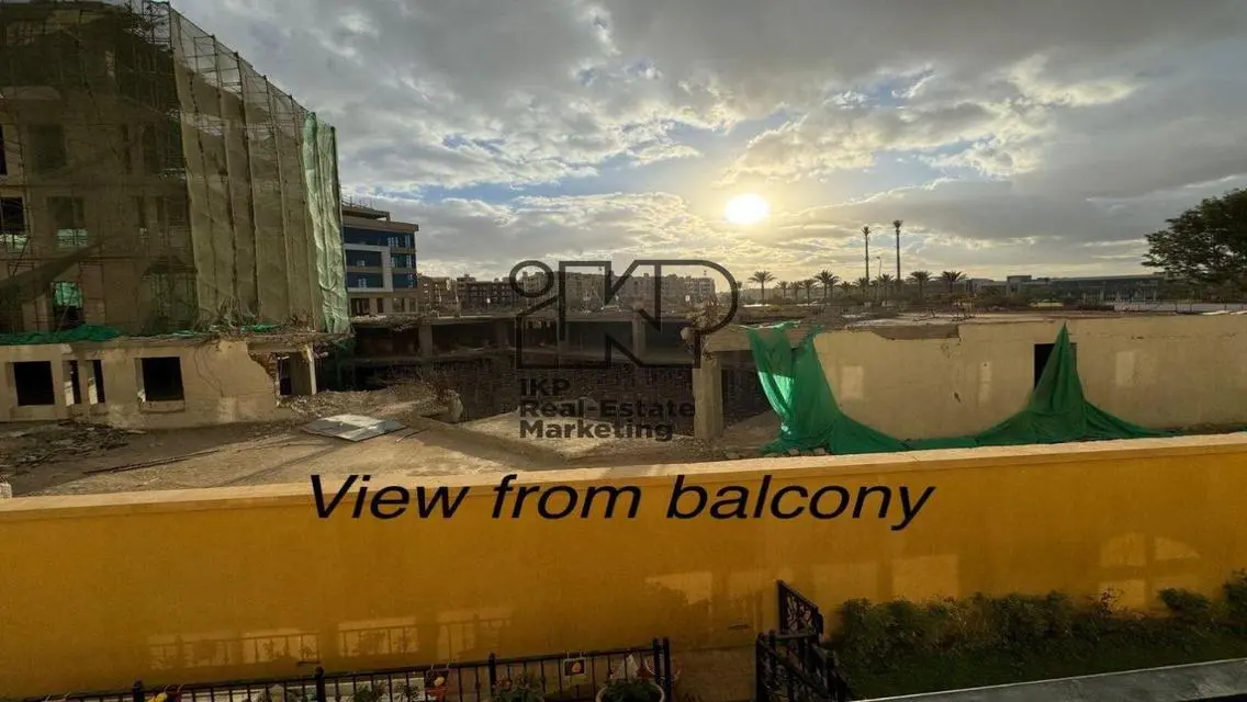 Luxury Apartment for Sale with Main Landmark View