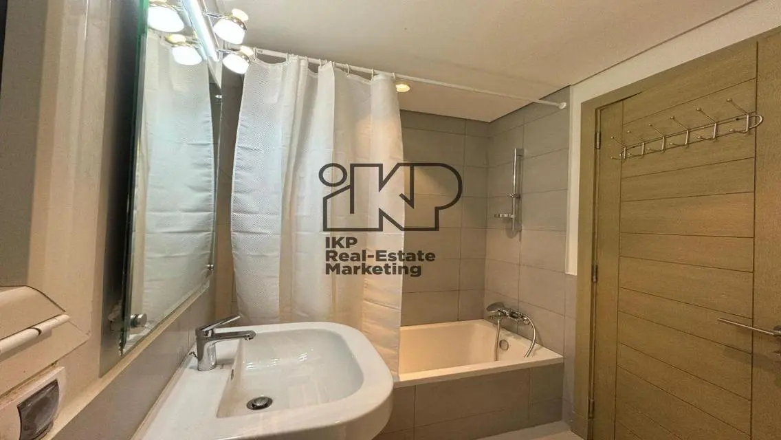 Luxury Apartment for Sale with Main Landmark View