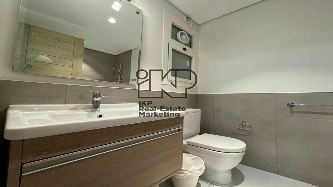 Luxury Apartment for Sale with Main Landmark View