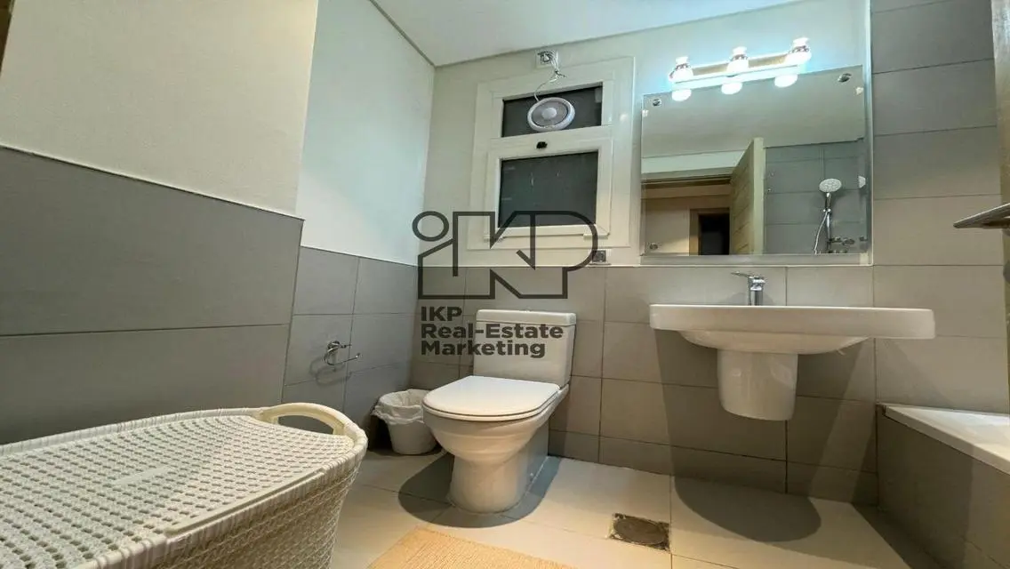 Luxury Apartment for Sale with Main Landmark View