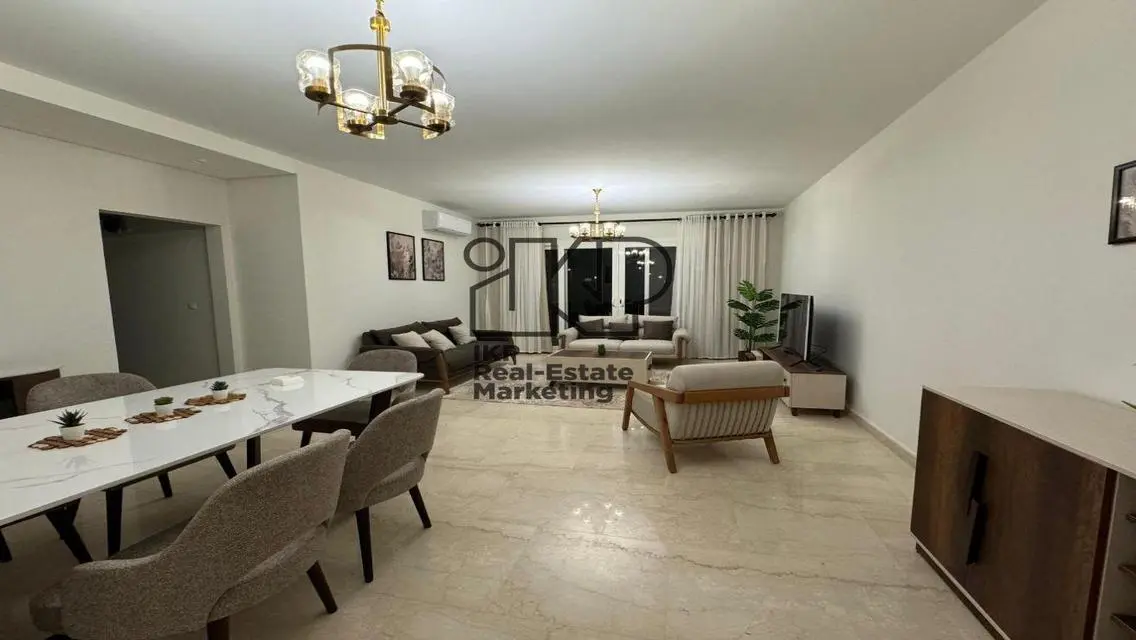 Luxury Apartment for Sale with Main Landmark View
