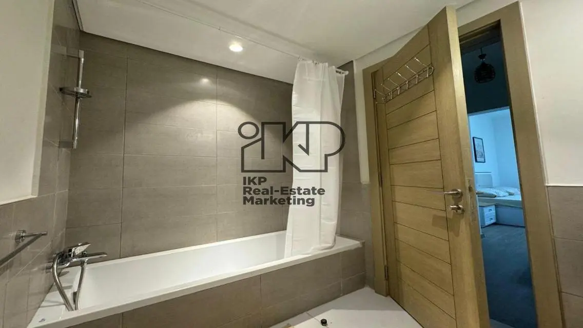 Luxury Apartment for Sale with Main Landmark View