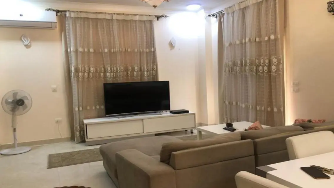 شقة حديثة للإيجار في مجمع سوان ليك