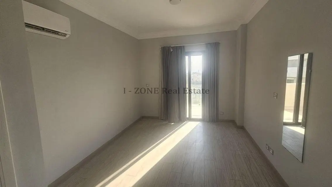 Sky Condos Apartment in I Zone