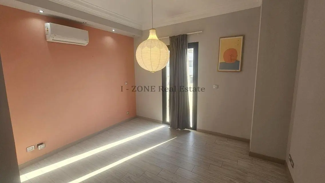 Sky Condos Apartment in I Zone