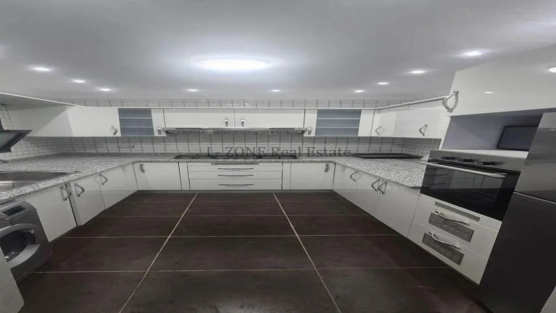 Sky Condos Apartment in I Zone