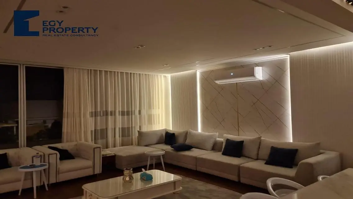 Luxury Villa on 1.25 Acres in Seashell Area