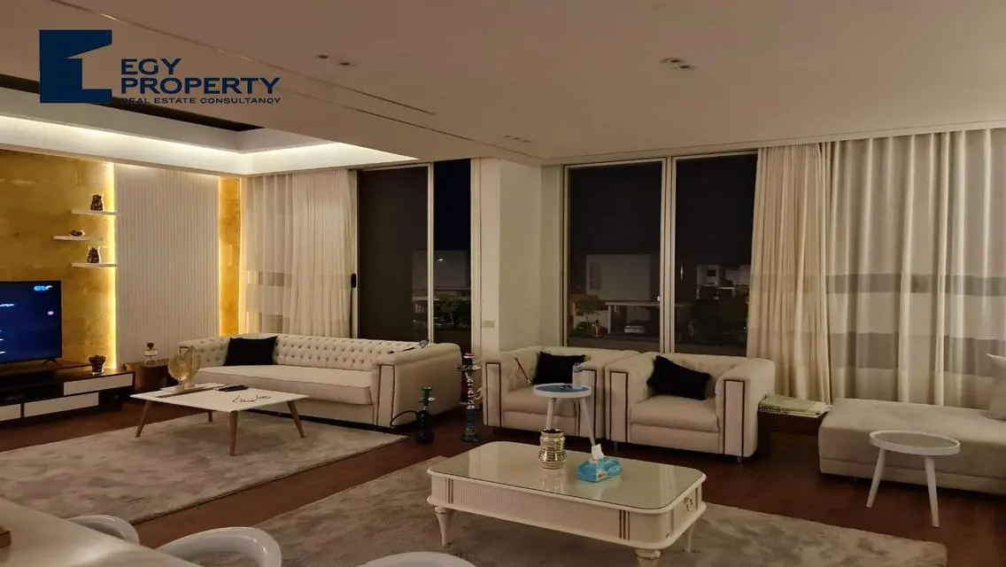 Luxury Villa on 1.25 Acres in Seashell Area