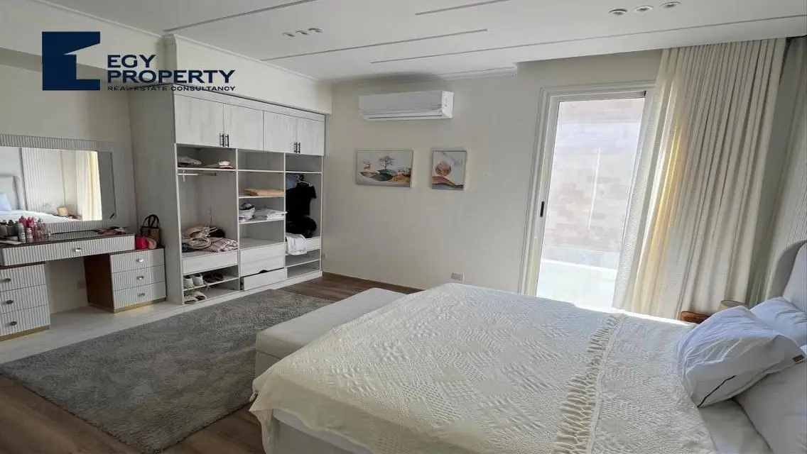 Luxury Villa on 1.25 Acres in Seashell Area