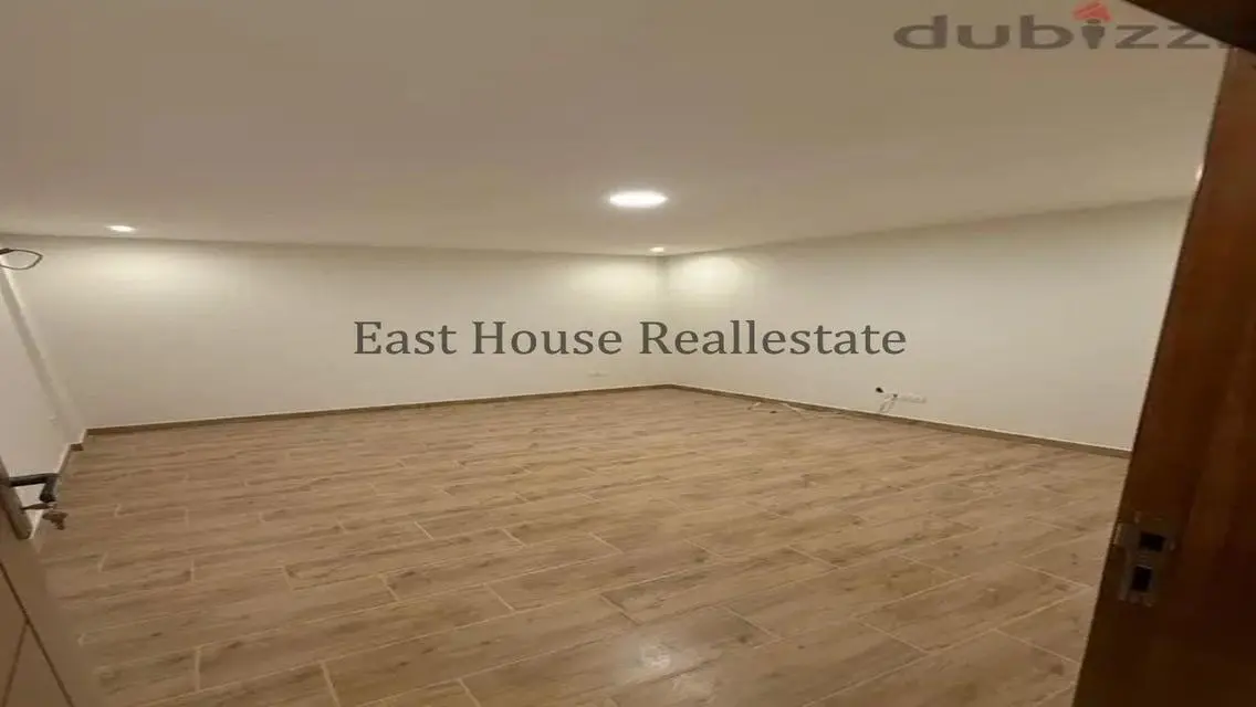 Luxurious Apartment in the Heart of the City with Private Balcony and Garden