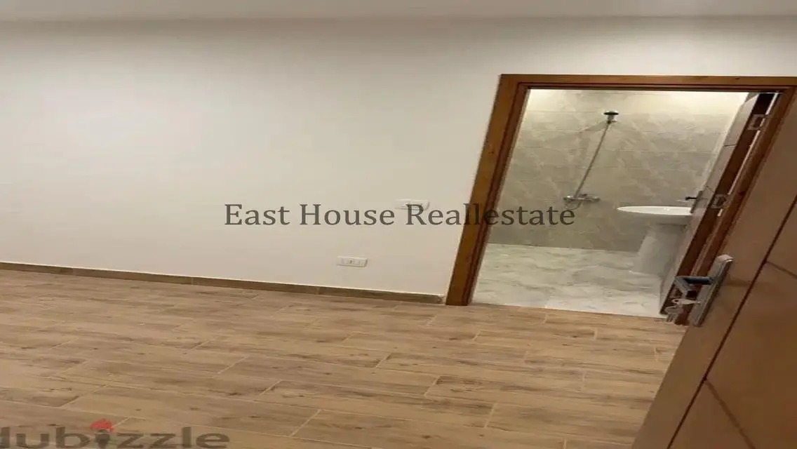 Luxurious Apartment in the Heart of the City with Private Balcony and Garden