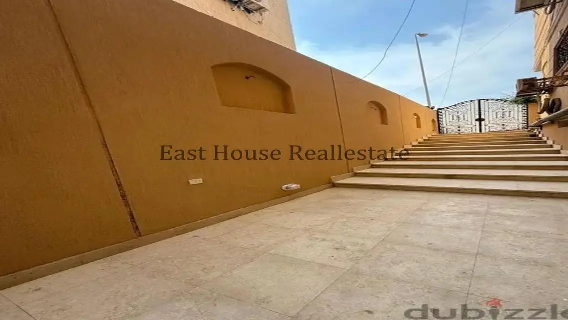 Luxurious Apartment in the Heart of the City with Private Balcony and Garden