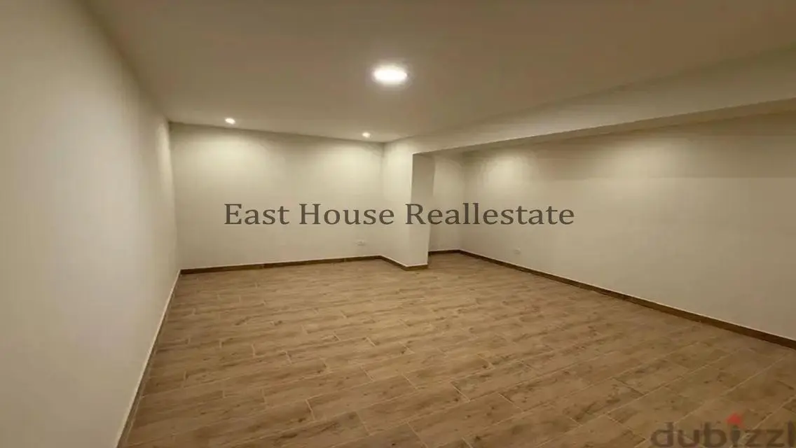 Luxurious Apartment in the Heart of the City with Private Balcony and Garden