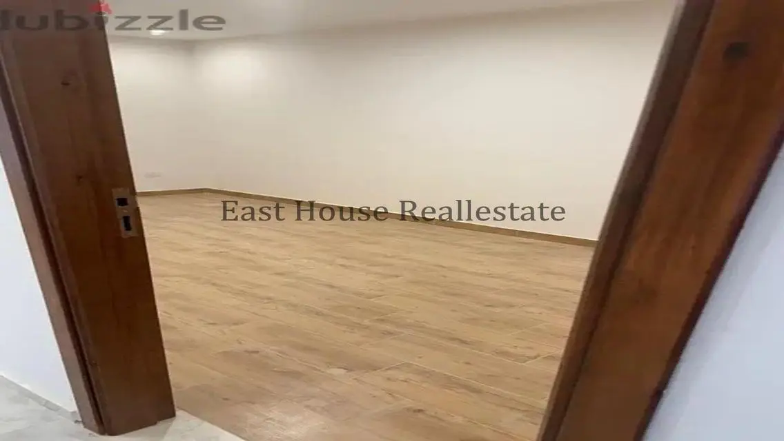 Luxurious Apartment in the Heart of the City with Private Balcony and Garden