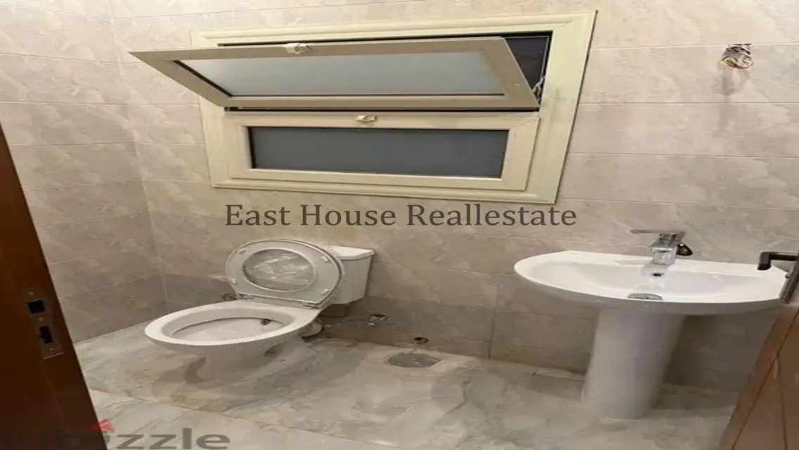 Luxurious Apartment in the Heart of the City with Private Balcony and Garden