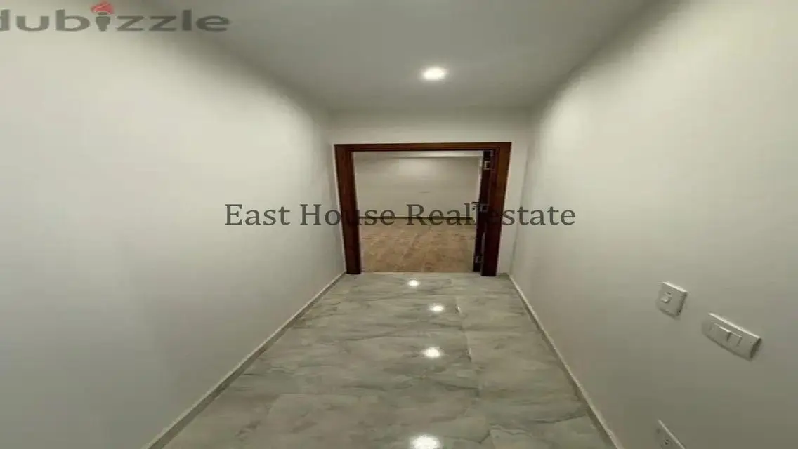 Luxurious Apartment in the Heart of the City with Private Balcony and Garden