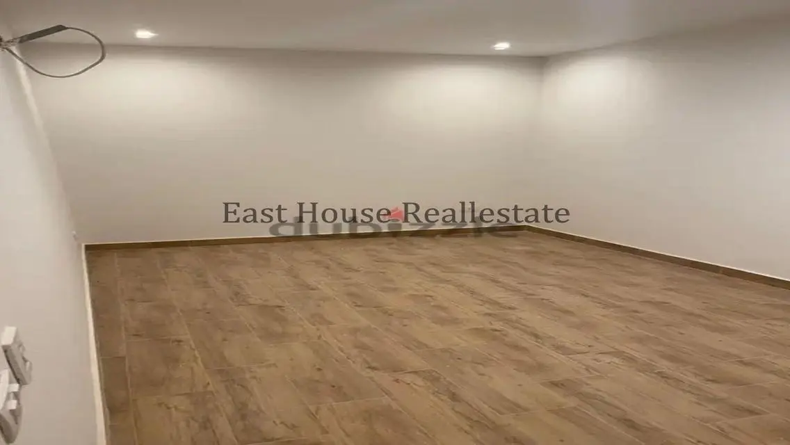 Luxurious Apartment in the Heart of the City with Private Balcony and Garden