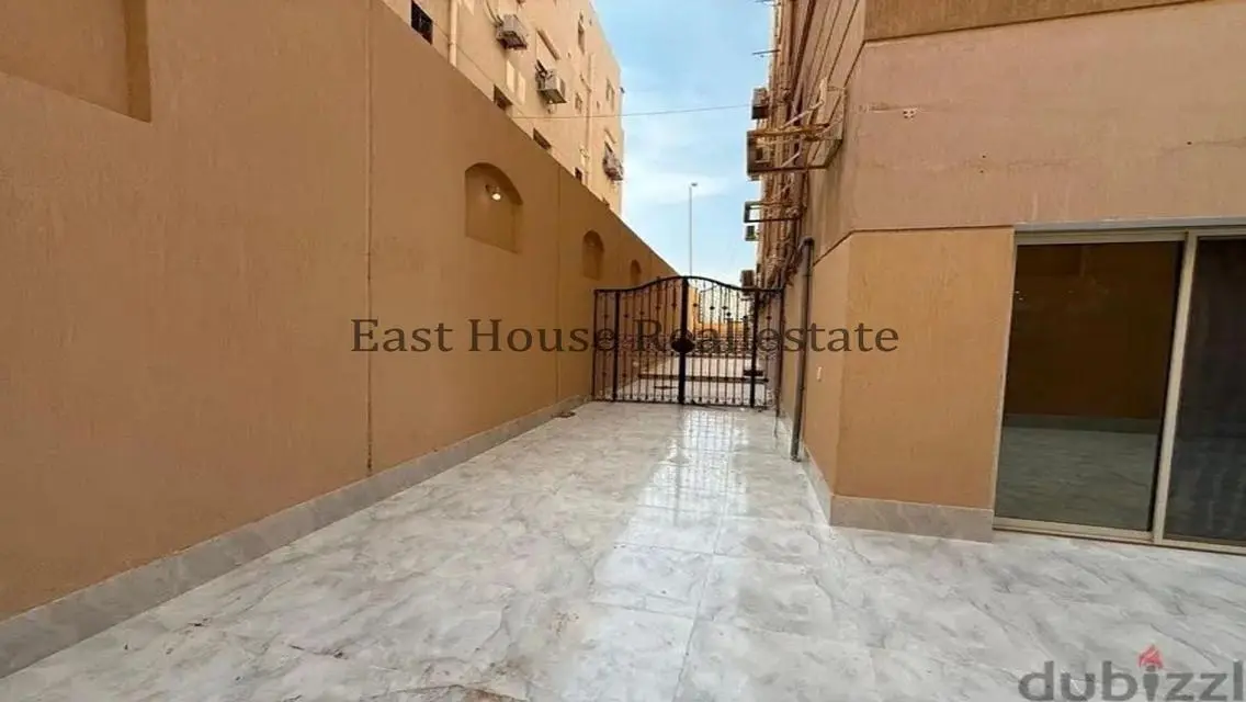 Luxurious Apartment in the Heart of the City with Private Balcony and Garden