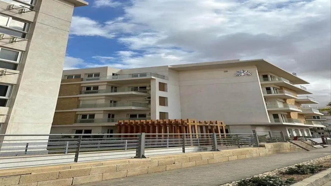 فيلا فاخرة مع مسبح خاص وحديقة